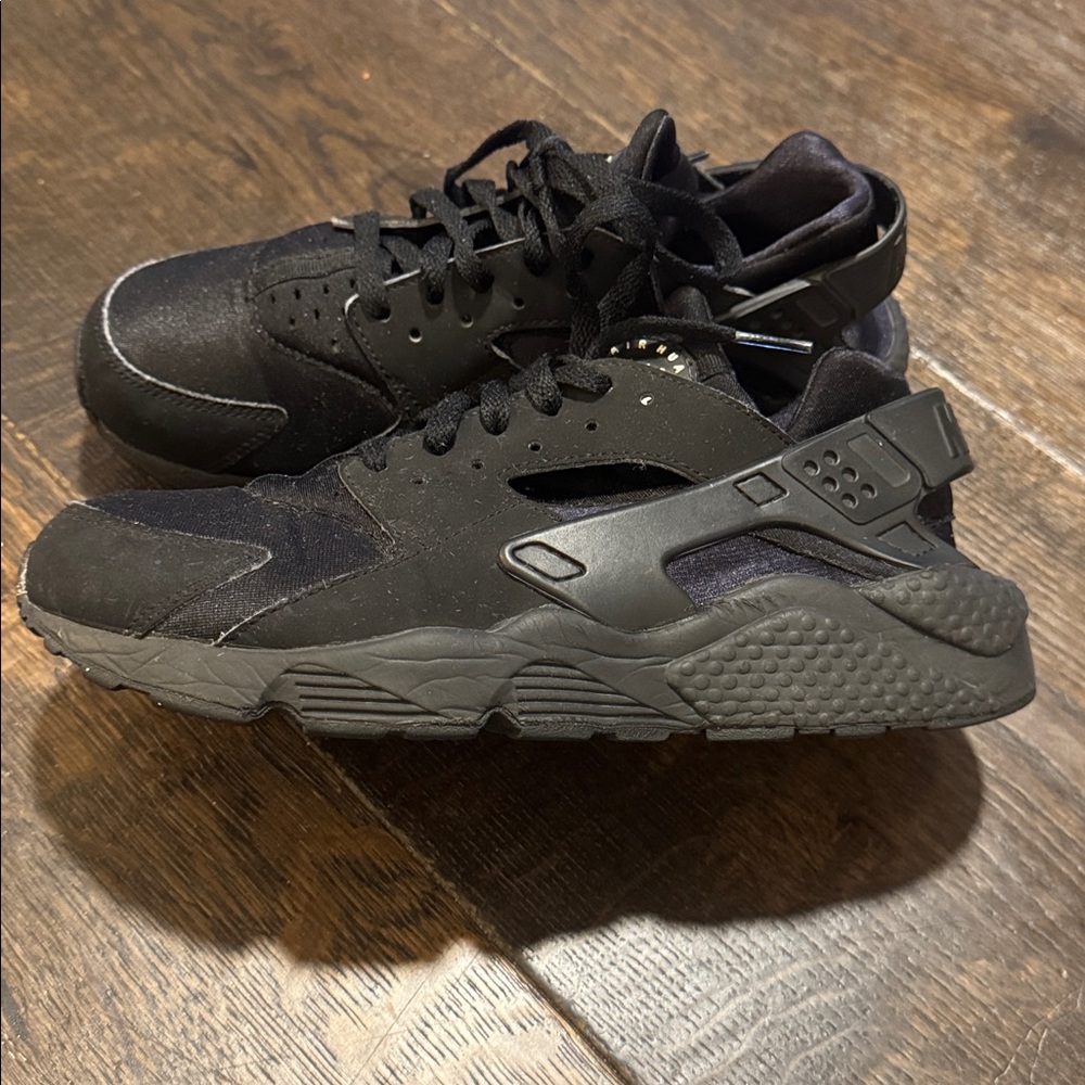 Nike Air Huarache Sneakers - Picture 13 of 17